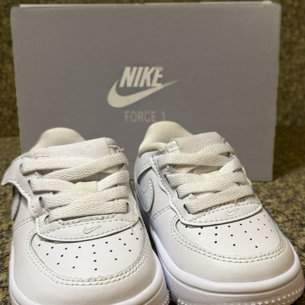 Nike force 1 low easyon size 4C children’s shoes - Picture 3 of 6
